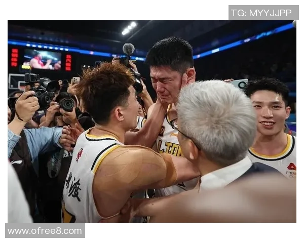 胡金秋：从青涩少年到篮球巨星的成长之路与辉煌成就